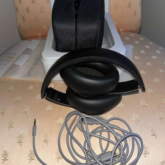 Apple Beats Studio Pro Beats by Dre like new - Picture 6 of 6